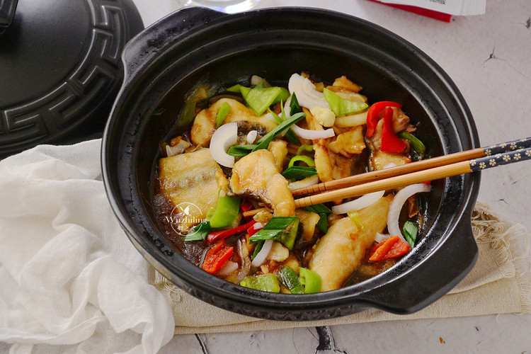 砂锅焗鲢鱼块的做法