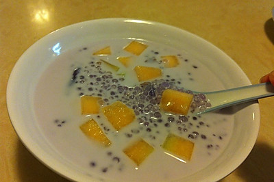 紫薯椰汁牛奶西米露
