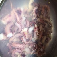 鱿鱼须爱洋葱的做法图解3