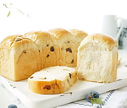 绵软拉丝的奶香葡萄小吐司的做法