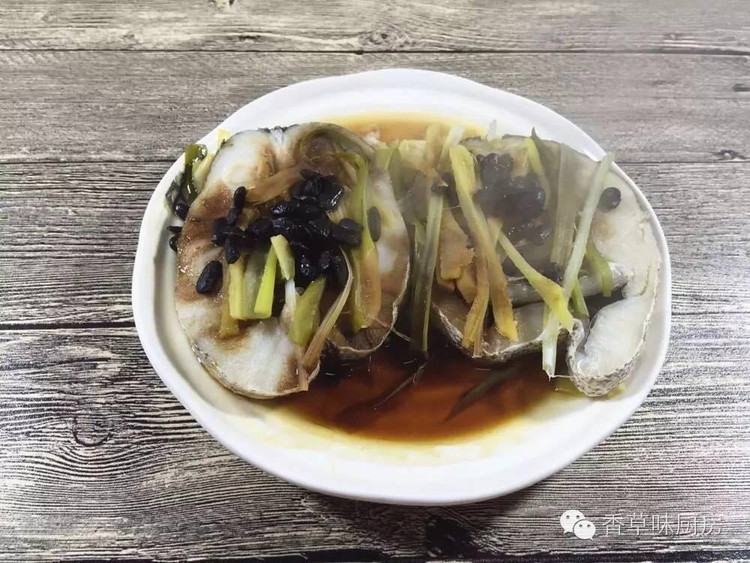豆豉葱姜蒸鳕鱼:中国式主菜的做法
