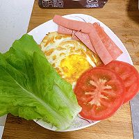 5分钟速成早饭~(主食蛋白质蔬菜啥都有嘿嘿)的做法图解2