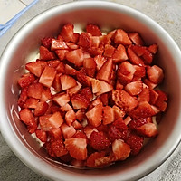 #太古烘焙糖 甜蜜轻生活#免烤箱✅️草莓酸奶奶油巧克力蛋糕的做法图解9