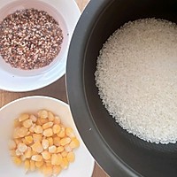 #助力高考营养餐#椰油玉米粒焖米饭的做法图解2