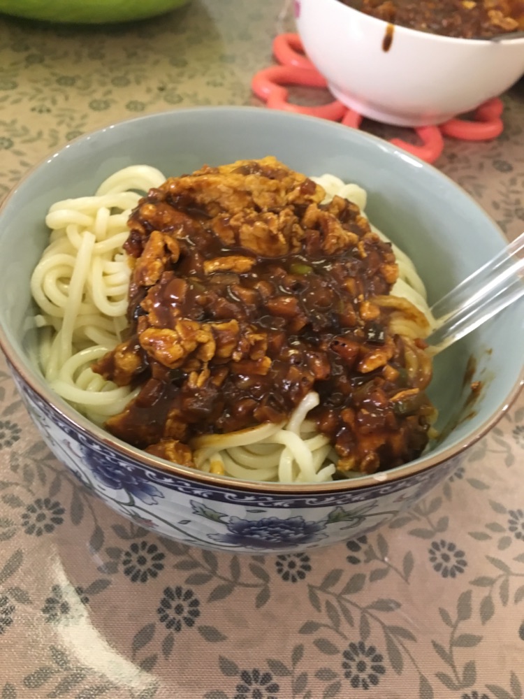 香菇炸酱面的做法