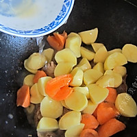 #秋天怎么吃# 铁锅炖菜烀大饼子，一锅出大丰收吃起来的做法图解9