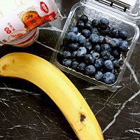 蓝莓香蕉酸奶昔的做法图解1