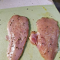减肥餐－香煎黑胡椒鸡胸肉的做法图解2