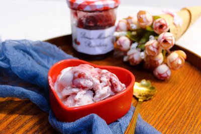 树莓果酱冰激凌