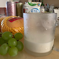 椰汁牛奶水果饮的做法图解3