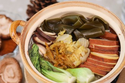 私藏版砂锅米线，汤鲜料足，一碗根本不够吃！