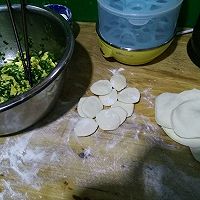 韭菜鸡蛋饺子的做法图解2