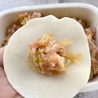 #冬季滋补花样吃法#酸菜猪肉饺子的做法图解6