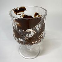 草莓巧克力植物酸奶杯的做法图解2