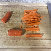 胡萝卜木耳炒肉丝的做法图解1