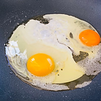 #宅家厨艺 全面来电#荷包蛋焖面的做法图解1