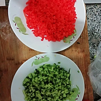 胡萝卜黄瓜蛋炒饭的做法图解1