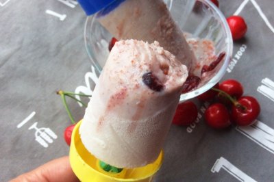 蔓越莓牛奶冰棒