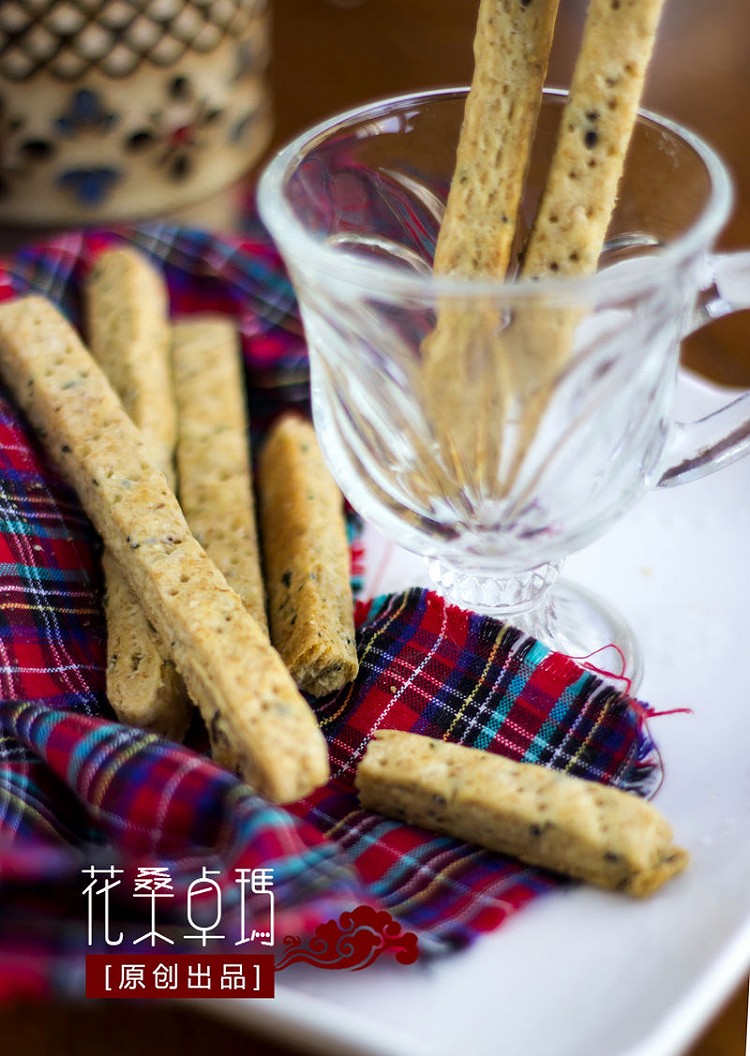 咸味饼干中的佼佼者 ——全麦海苔酥条的做法