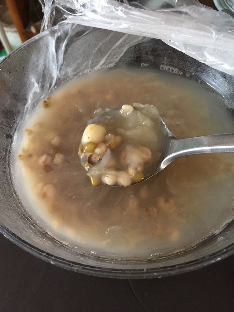 绿豆银耳莲子薏米汤的做法