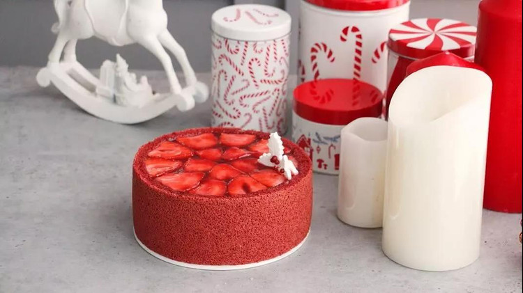 红丝绒草莓蛋糕的做法