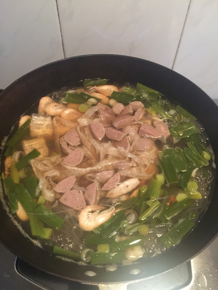 爱心牌大蒜版绿豆面（带鱼腊肉鱼面牛肉丸）的做法