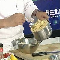 #葱伴侣豆瓣酱能蘸善炒#减肥不节食，加拿大北极虾螺丝面沙拉的做法图解3