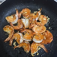 快手版：蒜香椒盐虾的做法图解7