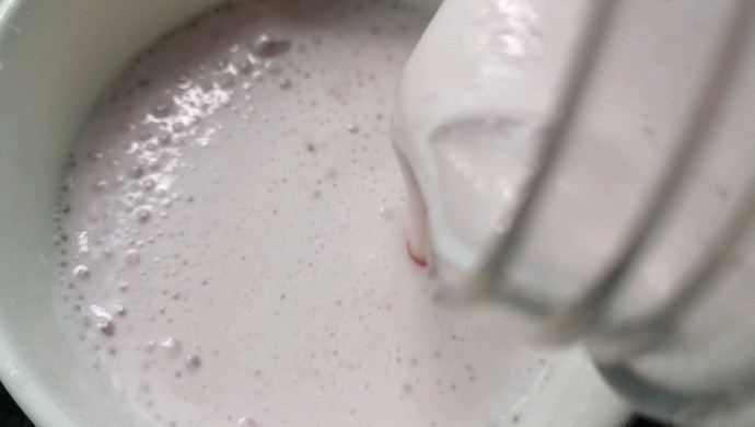 自制草莓味牛奶