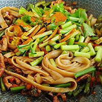 蒜辣肉酱炒冷面的做法图解5