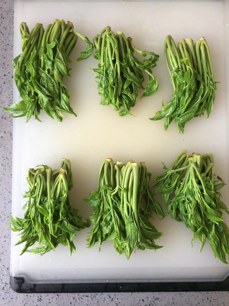 香椿芽炒鸡蛋的做法