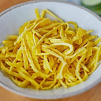 芹菜炒米粉的做法图解2