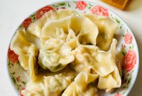 #i上冬日 吃在e起#蘑菇香菜鸡汁饺的做法