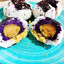 锦娘制——紫薯咸蛋黄肉松饭团