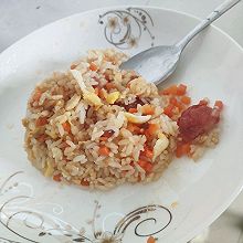 胡萝卜腊肠炒饭