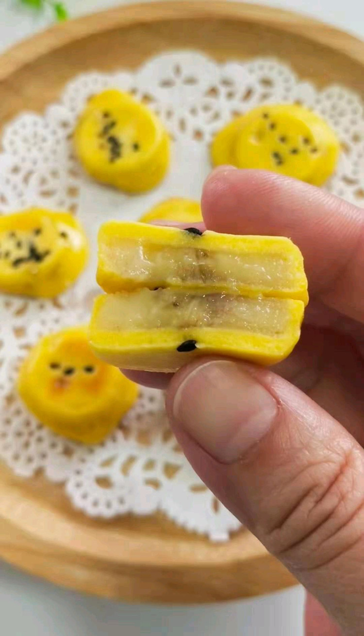 香蕉蛋黄小饼 8+宝宝辅食的做法