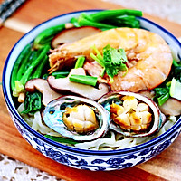 #钟于经典传统味#鲍鱼对虾香菇菠菜面的做法图解16