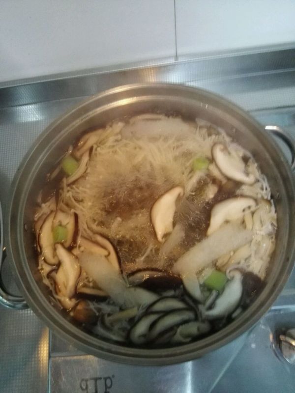 鹏仔菌汤（蘑菇汤）