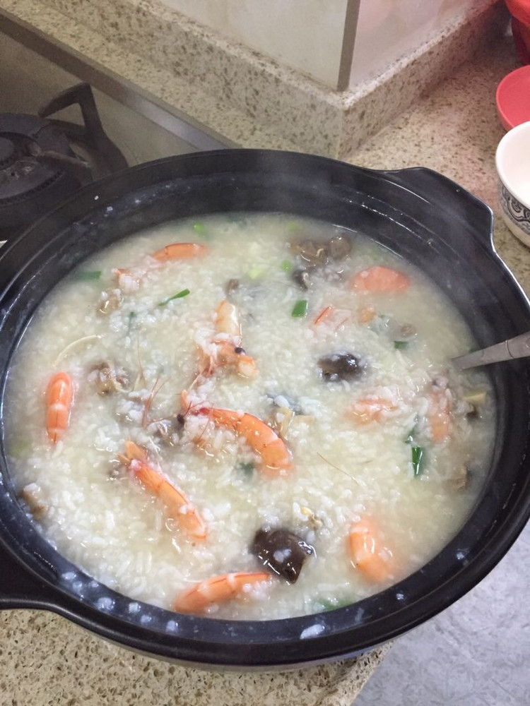 海鲜鸽子砂锅粥的做法