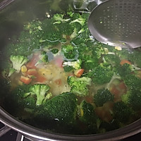 懒人必备凉拌土豆玉米西蓝花～的做法图解1