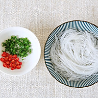 金银蒜蓉粉丝蒸虾+香辣爆炒小章鱼的做法图解2