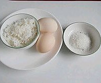 米饭鸡蛋饼的做法图解1