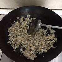 韭菜酸笋炒花甲肉的做法图解2
