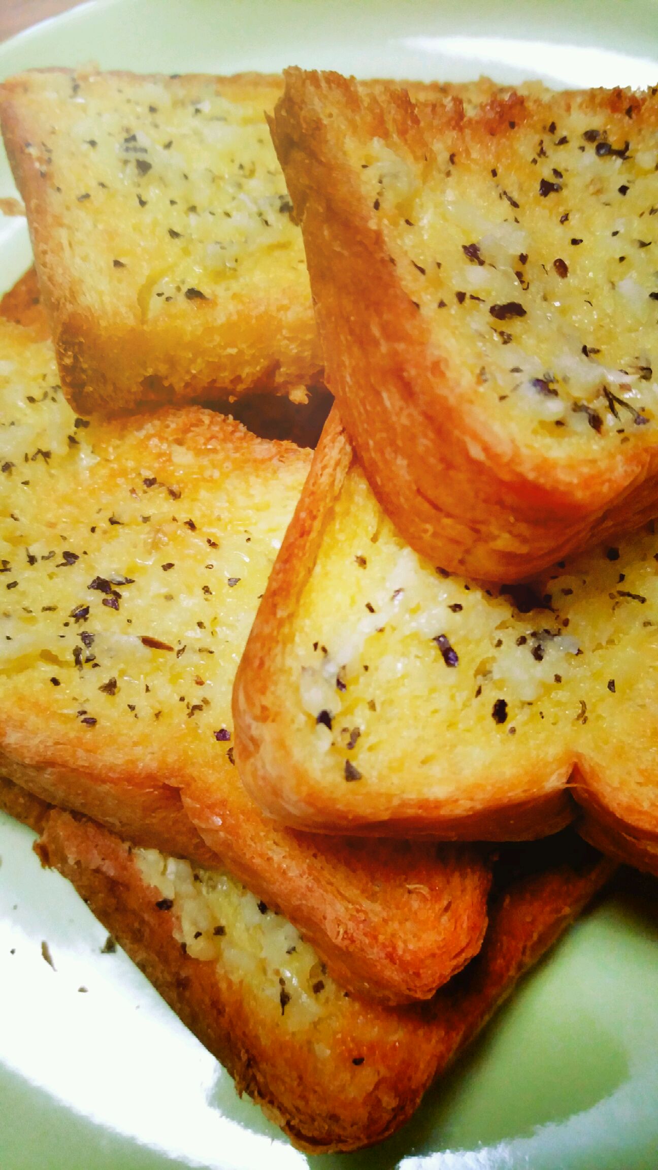 小女人天地: 蒜香芝士面包（直接法） Garlic and Parmesan Cheese Bun