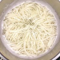 #智利贻贝中式烹法大赏#鸡腿面的做法图解4