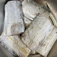 新鲜炸刀鱼【简单好吃】的做法图解1