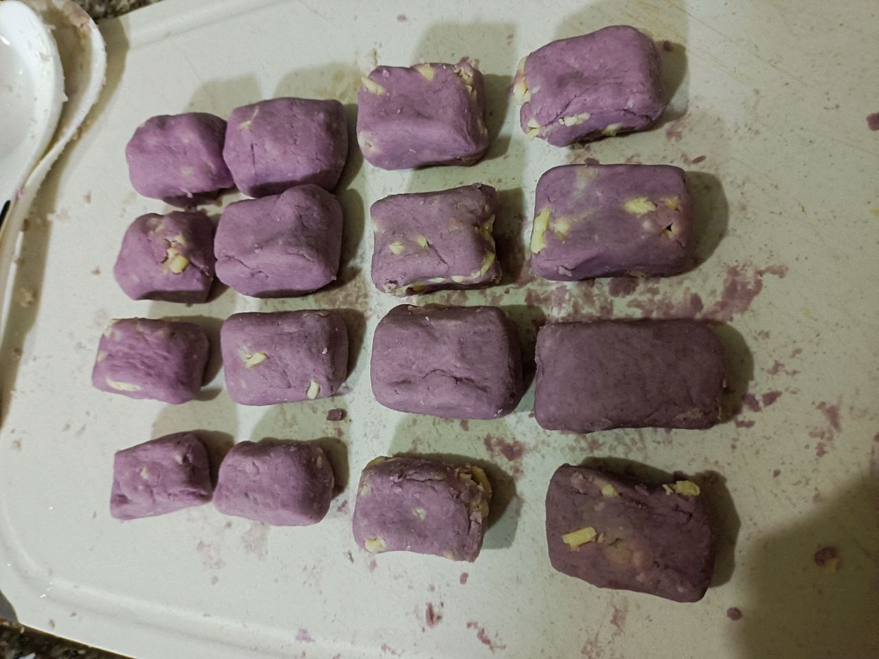 Missta's Kitchen: 新春賀年糕點～椰汁黑糖紫薯年糕 Sweet potato Glutinous Rice Cake