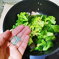 减脂期超简单西蓝花炒虾仁的做法图解9