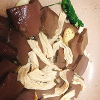 青椒鸭血腐竹西兰花的做法图解6