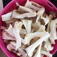 手撕杏鲍菇的做法图解3